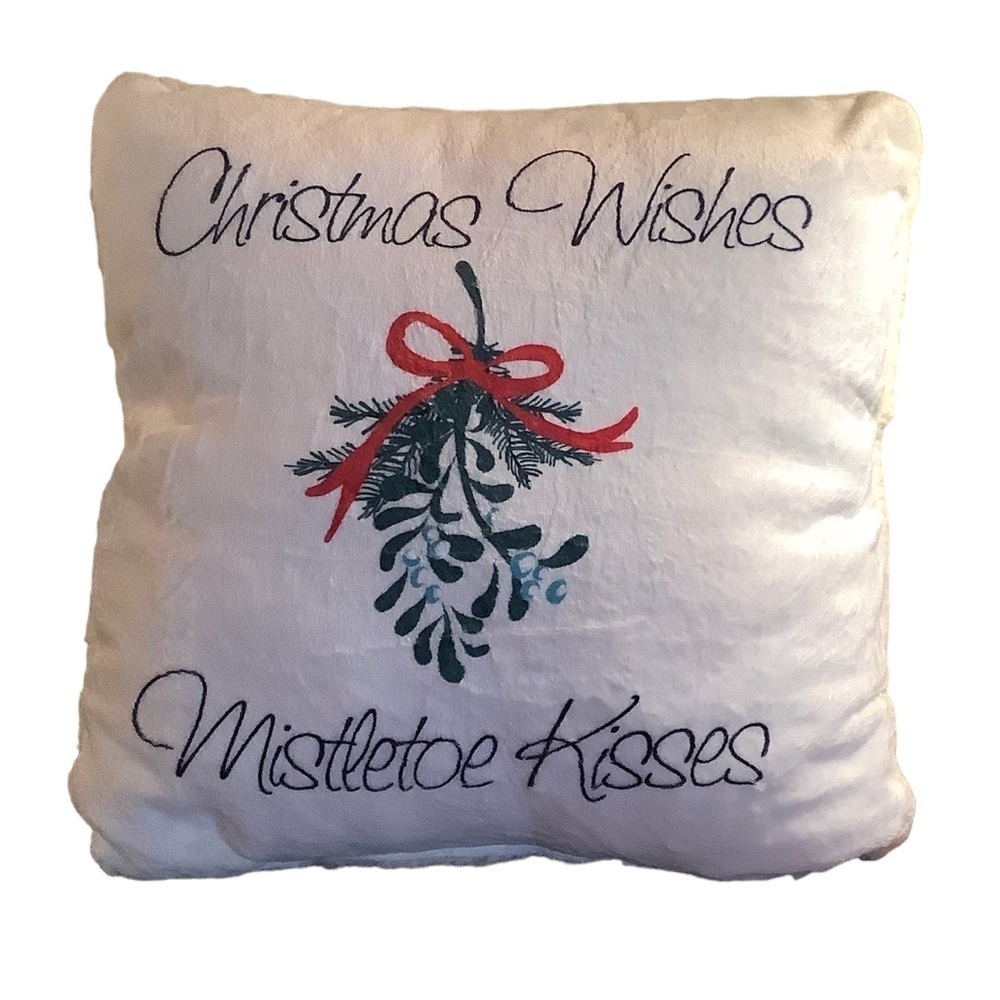 Joyland Holiday Throw & Pillow Gift Set. - Picture 3 of 7